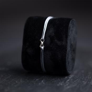 Preview: 1,5 mm graues Nylonarmband mit einem versilberten Infinity-Zeichen - Infinity Grey Silver